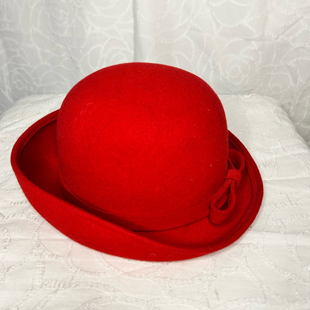 Amanda Smith Vintage Vibrant Red Women's 100% Wool Hat Bow in back Made in Italy